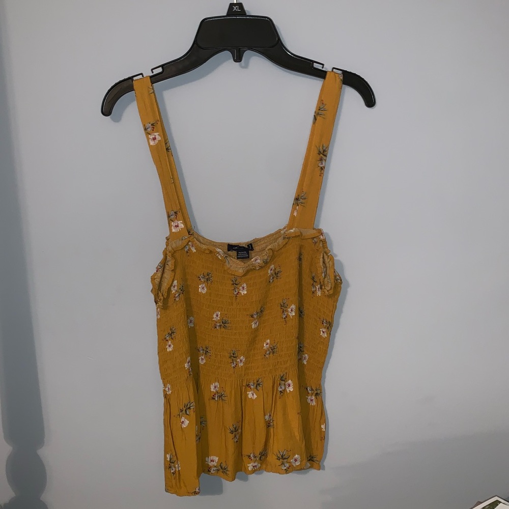 ✨American Eagle Yellow Floral Tank